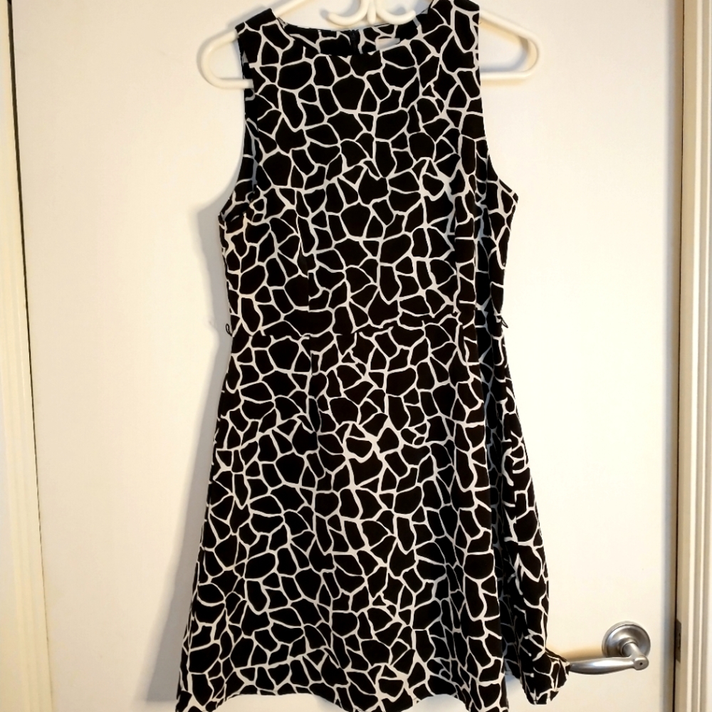 Simons Adorable Giraffe Print Shift Dress Size L (Fits S/M)